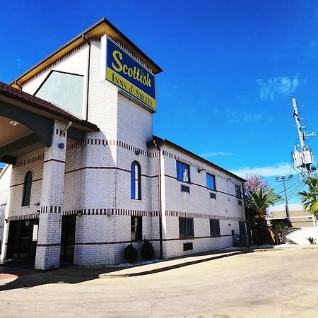 Scottish Inn & Suites Sam Houston Parkway Ngoại thất bức ảnh