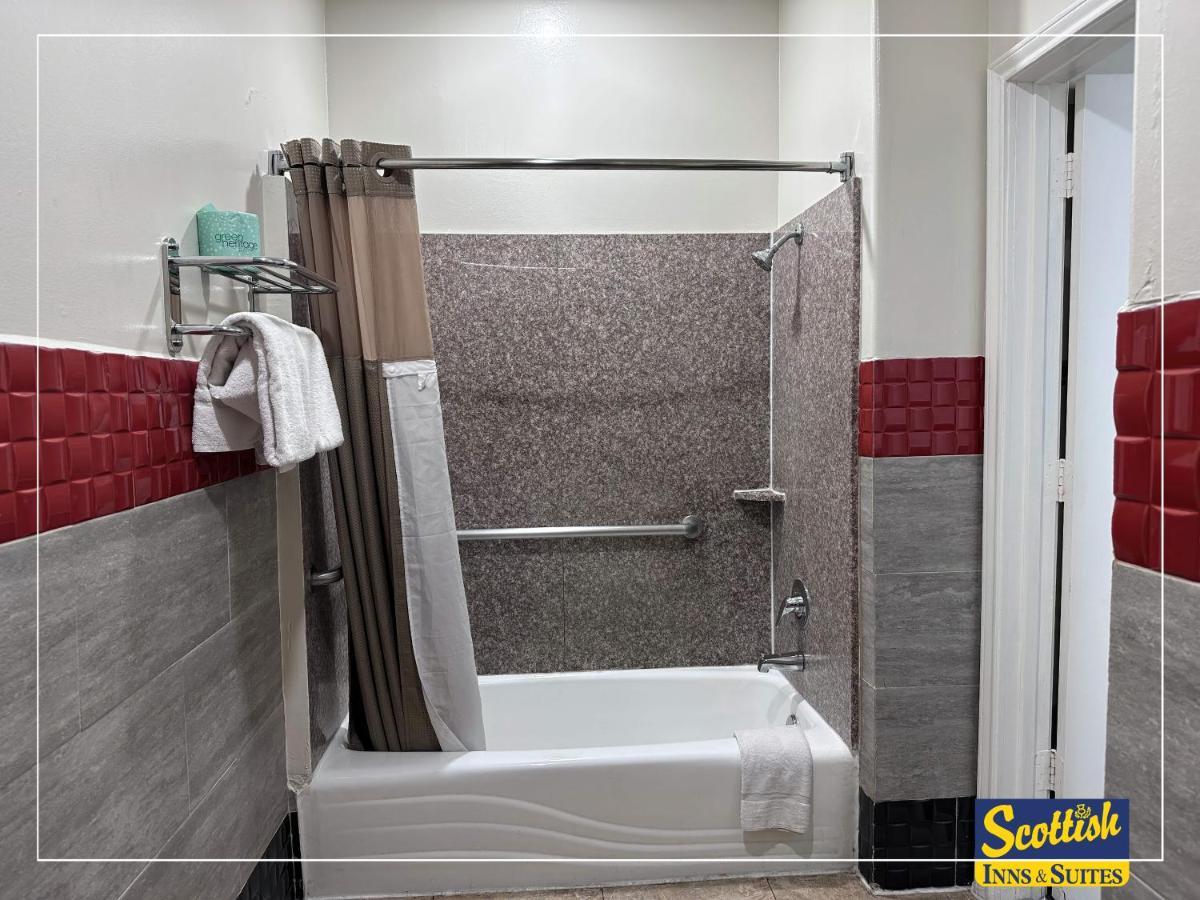 Scottish Inn & Suites Sam Houston Parkway Ngoại thất bức ảnh