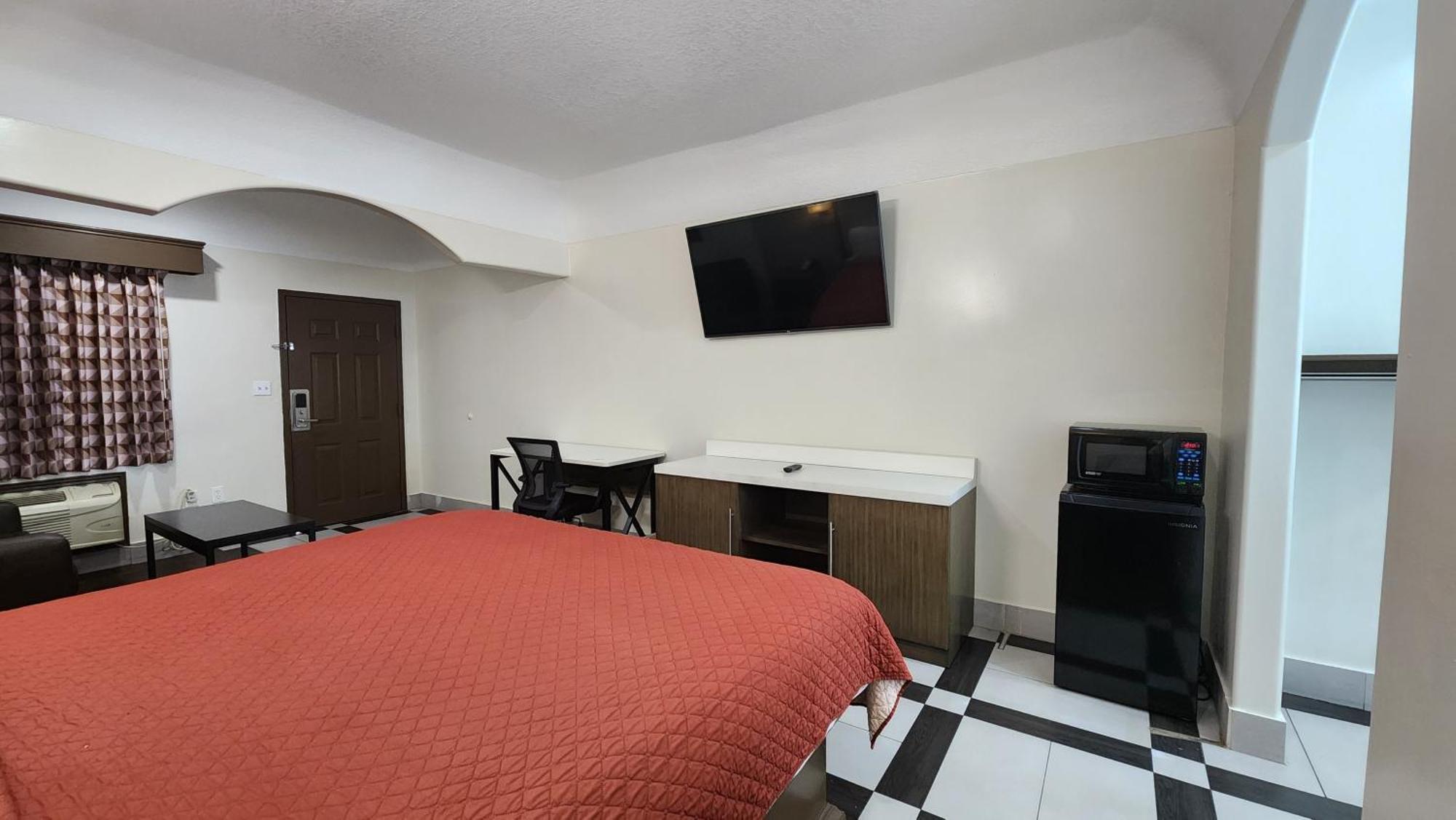 Scottish Inn & Suites Sam Houston Parkway Ngoại thất bức ảnh