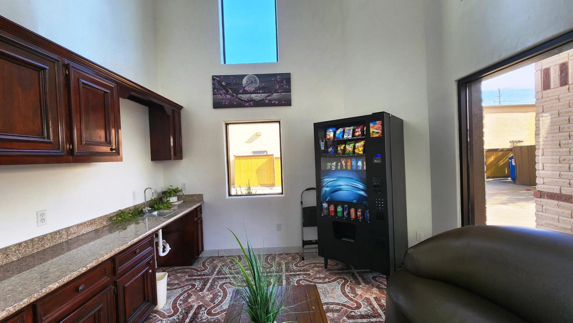 Scottish Inn & Suites Sam Houston Parkway Ngoại thất bức ảnh